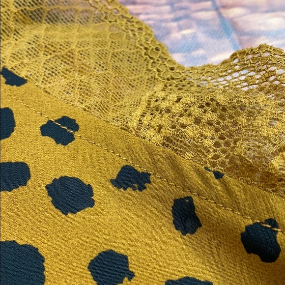 << Spotted Leopard Lace Trim Camo Tank Top >> - Picture 3 of 6